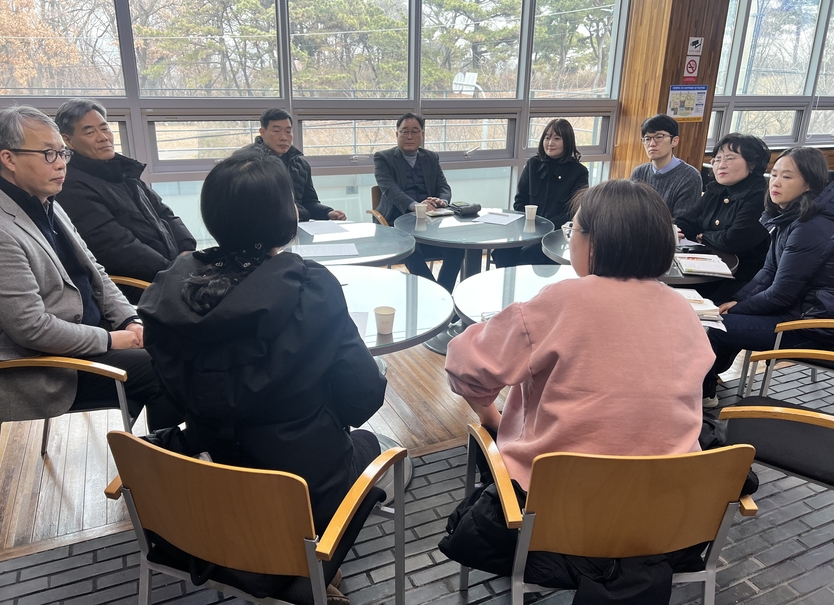 경서동 주민 공간 활성화를 위한 의견 청취 간담회를 개최하고 있다. ⓒ 서구의회 제공