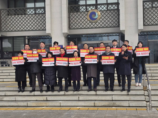 국민의힘 인천시당의원들이 민주당 소속 시의원들을 향해 독단적이고 폭력적인 의회 운영하고 있다며 규탄하고 나섰다.ⓒ 국민의힘 인천시당 제공