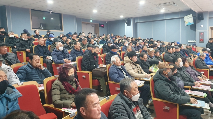 충주시농업기술센터가 올해 새해 농업인 실용 교육을 진행하고 있다.(사진=충주시)