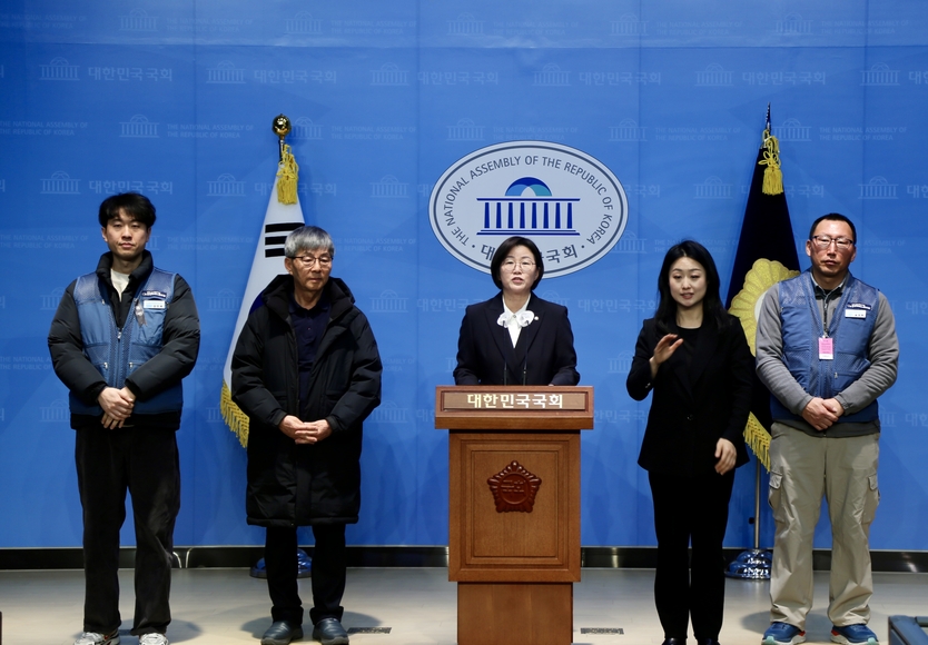 정혜경 의원이 국회소통관에서 기자회견을 하고 있다.(사진=정혜경의원사무실)