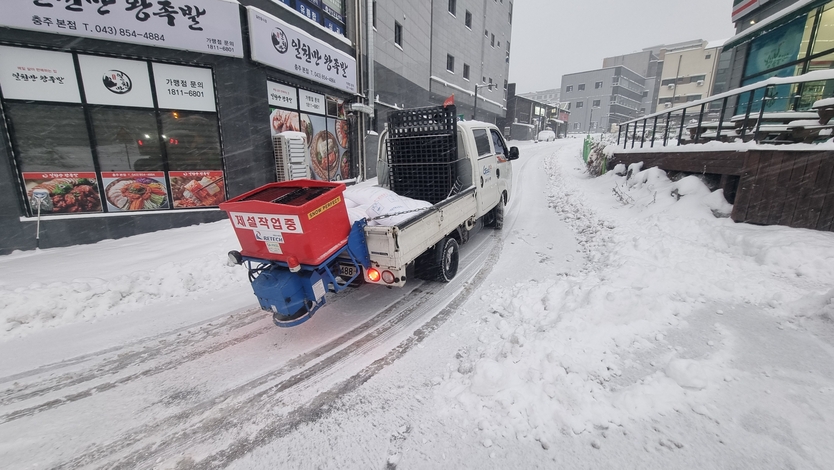 서충주 제설작업 모습.ⓒ충주시