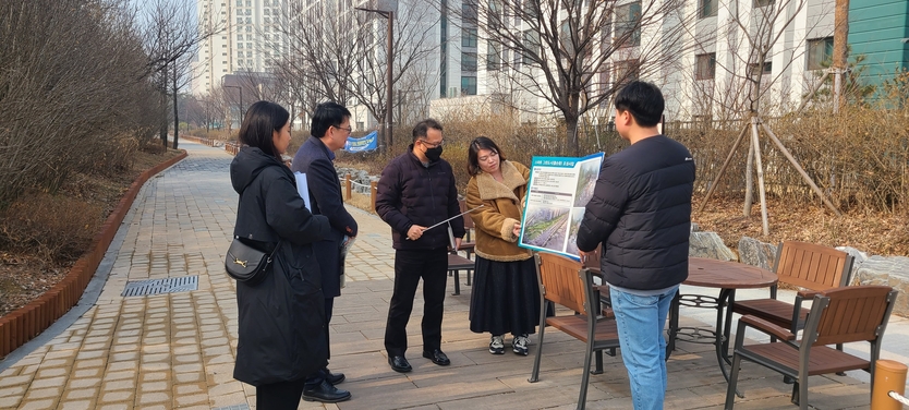 평택시 스마트 그린도시(물순환) 사업 성공적으로 완료에 대한 주민설명회를 가지고 있다. ⓒ 평택시 제공