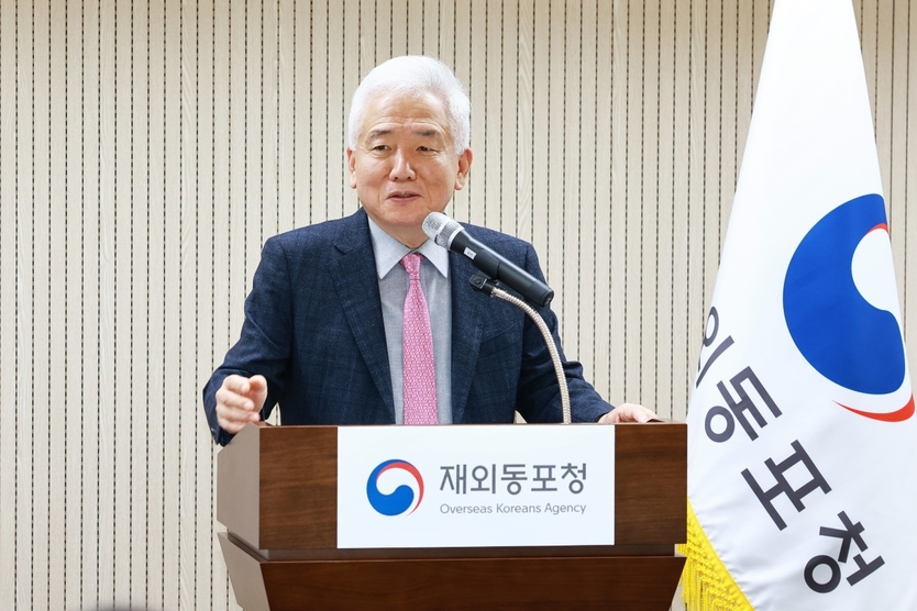 이상덕 재외동포청장이 인천 연수구 재외동포웰컴센터에서 2025년 재외동포청 업무추진계획 발표하고 있다. ⓒ 재외동포청 제공