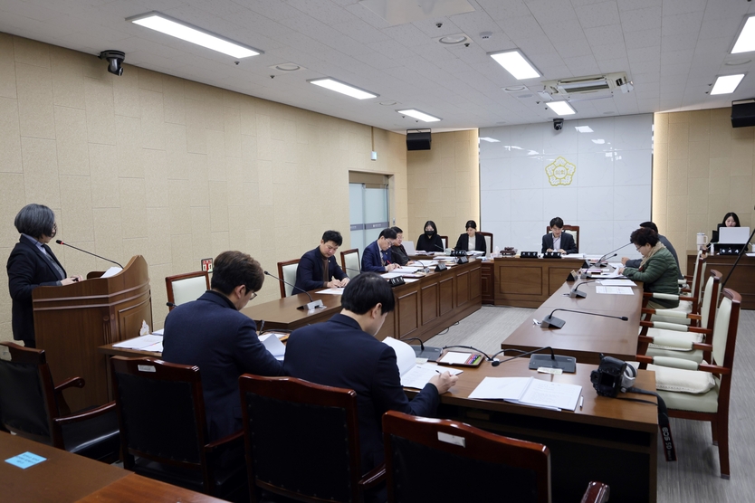 2월 6일 열린 제1차 본회의에서는 임시회 관련 안건 상정과 더불어 ▲송도테마파크 조성사업 책임 이행 촉구 결의안(박정수 의원)을 채택했다. ⓒ 연수구의회 제공