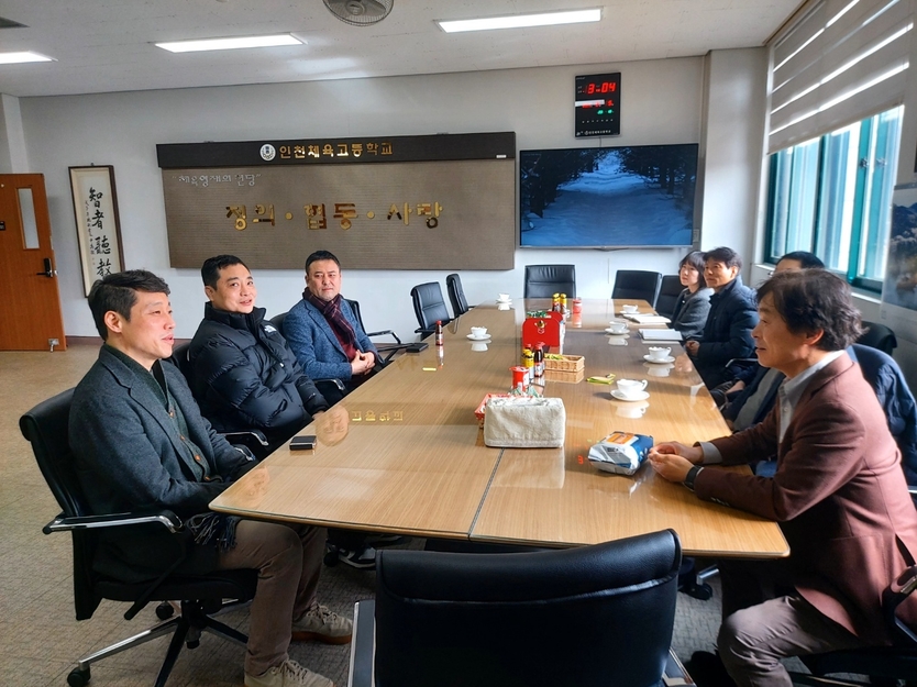 이용창 인천시교육위원장이 인천 유일의 체육 전문 학교인 인천체육고등학교를 방문해 현장을 점검하고, 학생들과 교직원들의 의견을 청취하는 시간을 가졌다.ⓒ인천시의회