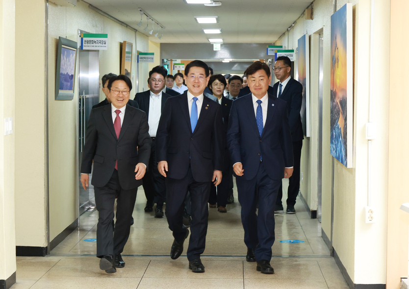 전북특별자치도와 전라남도, 광주광역시 3개 시도지사가 호남 지역 경제를 활성화 및 경제동맹 강화를 위한 업무협약을 체결했다ⓒ전북특별자치도