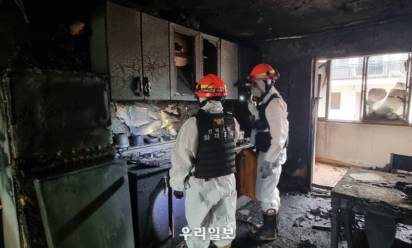 전북특별자치도소방본부 개최 ‘2025년 화재감식 경연대회’에서 소방관들이 실제 화재 현장을 재현하여 화재 감식 및 원인 규명 능력을 겨루었다. ⓒ전북특별자치도