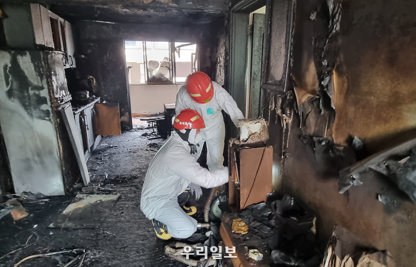 전북특별자치도소방본부 개최 ‘2025년 화재감식 경연대회’에서 소방관들이 실제 화재 현장을 재현하여 화재 감식 및 원인 규명 능력을 겨루었다. ⓒ전북특별자치도
