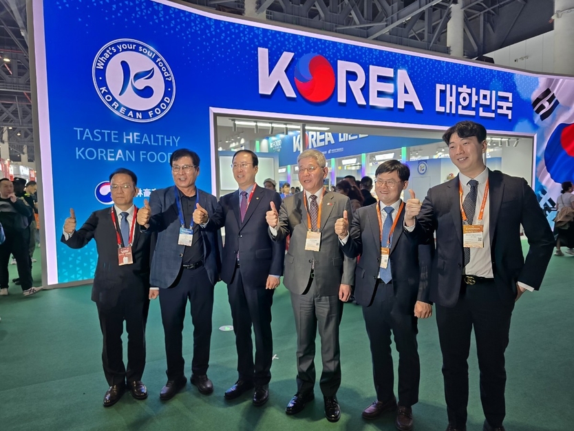 함평군, 중국 청두로! 농특산물 해외 판로 개척 관계자들이 기념촬영을 하고있다. ⓒ 함평군청 제공