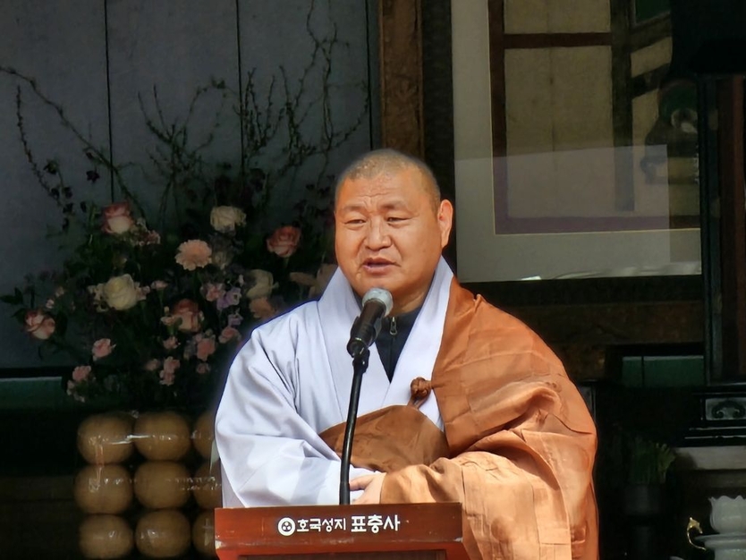 표충사 진각 주지스님이 인사말을 하고 잇다. ⓒ 우리일보 db