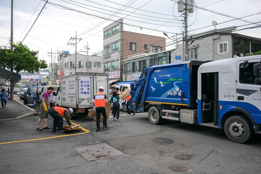 저상형 청소차 쓰레기 수거 현장ⓒ순천시청 제공