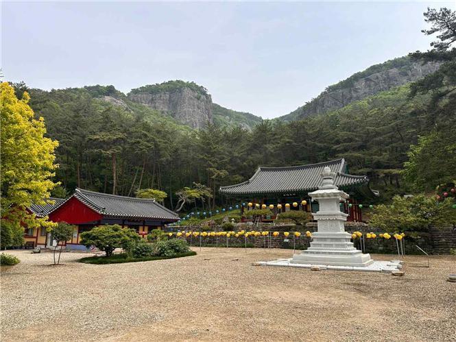 부안 내소사 지장암 전경ⓒ부안군청 제공