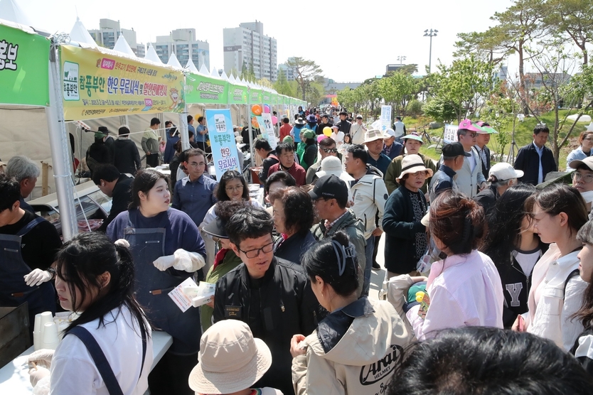 제12회 부안마실축제 개막 첫날 만여명 방문 큰 인기ⓒ부안군청 제공