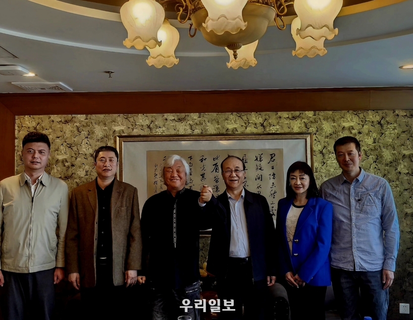 <u>길림성 성정부 초대로 방문하여 6월에 장춘 세계조각공원 미술관에서 한중미술협회 초대전을 개최하기로 합의</u>