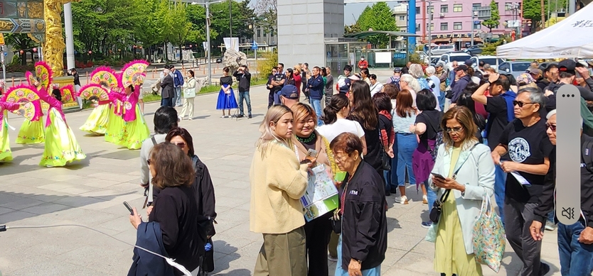 인천관광공사가 개항장 셔틀버스 운영 및 지역 관광 프로그램을 추진 약 2,000명의 크루즈 관광객을 개항장에 유치하고 있다. ⓒ 인천관광공사 제공