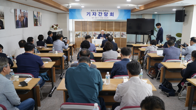 한국기독교연합(KCA) 박옥수 목사가 경인지역 기자간담회를 가지고 있다. ⓒ 한국기독교연합(KCA)