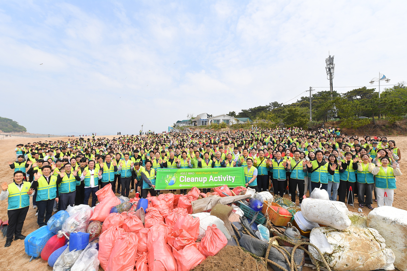 하나님의교회 세계복음선교협회가 인천 영종도 마시안해변과 실미해수욕장에서 정화활동을 실시하고 있다 ⓒ 하나님의교회 세계복음선교협회 제공