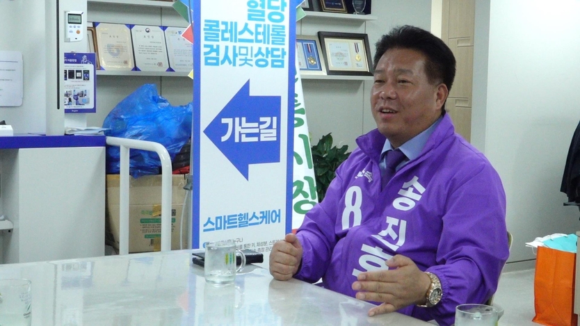 제21대 대통령 선거에 출마한 무소속 기호 8번 송진호 후보가 경기도 구리시에 위치한 구리 전통시장상인연합회를 방문했다