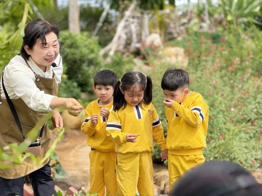 제라늄과 같은 향기로운 식물을 심는 등 실습 위주의 체험을 통해 식물과 교감하는 시간을 가져ⓒ정읍시청 제공