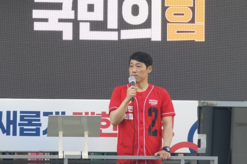 이용창 국민의힘 서구갑 당협위원장이 김문수 대선후보 지지 호소를 하고 있다. ⓒ 이용창의원실 제공