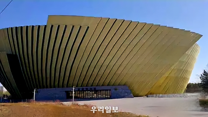 한중미술협회가 주도하여 국제교류전이 개최되는 지린성 미술관 전경