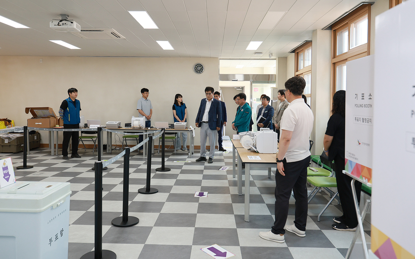이상익 함평군수, 사전투표소 현장 점검 나서ⓒ함평군청 제공