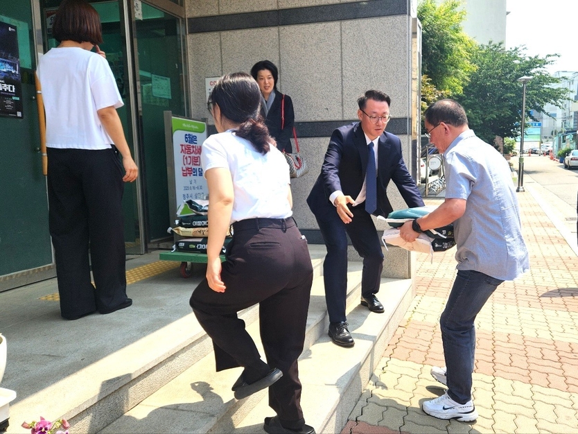 세계평화통일가정연합이 쌀을 전달하고 있다. ⓒ 세계평화통일가정연합 제공