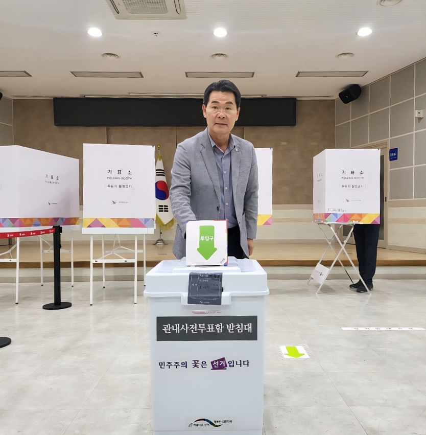 권익현 군수, 제21대 대통령 선거 사전투표 참여ⓒ부안군청 제공