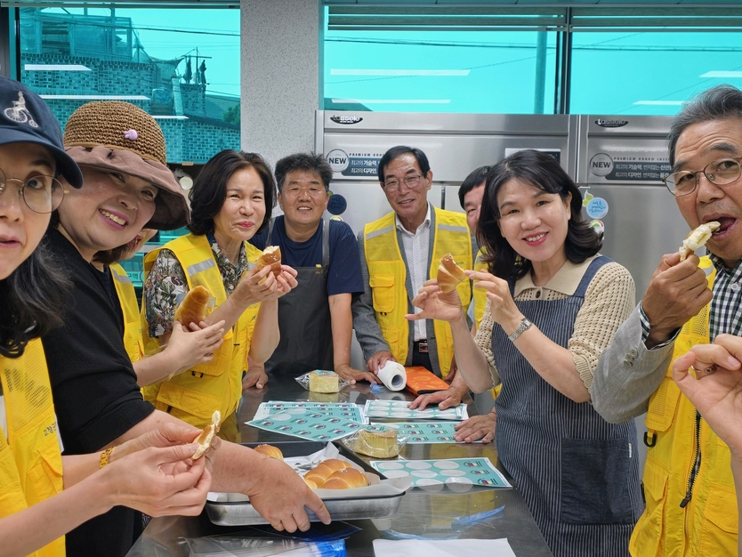 고창군자원봉사센터-귀농귀촌봉사단, 어르신 간식지원ⓒ고창군청 제공