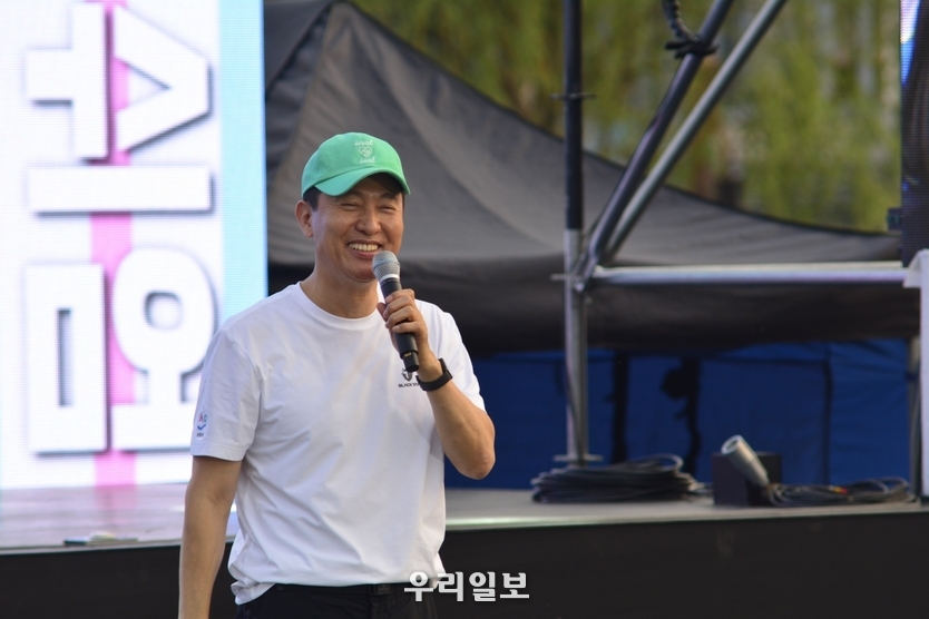 오세훈서울시장" 제2회 쉬엄쉬엄3종 축제 "개최 축하를 전하며 서울시민들과 소통 ⓒ 최은준기자 