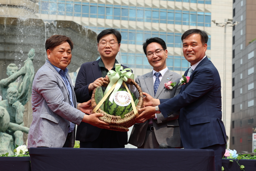 지리적표시 고창 명품수박 출시 기념식_대상수박(박형남 수박농가)ⓒ고창군청 제공