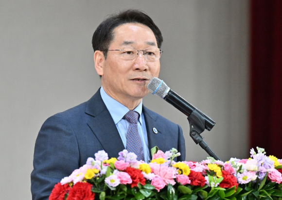 대한민국시도지사협의회 유정복 회장이 이재명 대통령 당선 축하 인사말을 하고 있다. ⓒ 인천시 제공