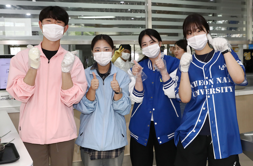 인천대 총학생회가 다양한 복지사업을 기획·운영 하며 간식제공을 하고 있다. ⓒ 인천대 제공