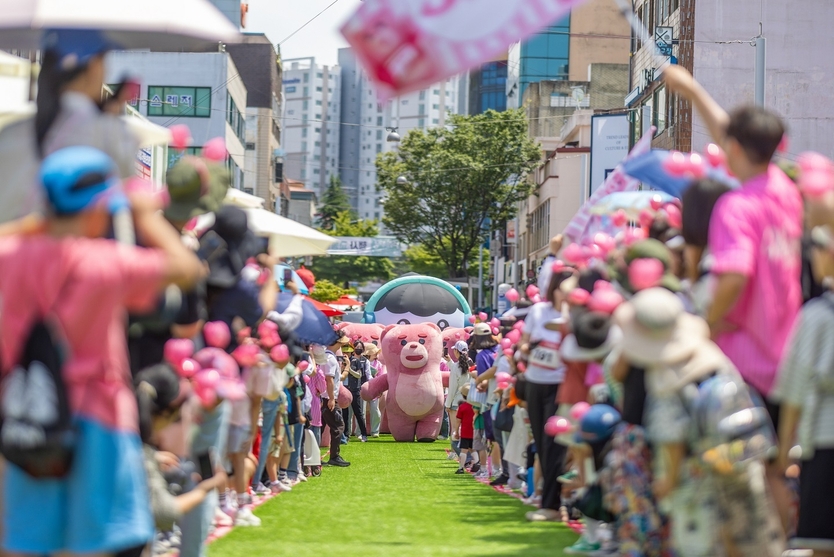 원츠 순천 벨리곰 펀 워킹에 노관규 순천시장과 참가자 700여 명이 참여했다ⓒ순천시청 제공