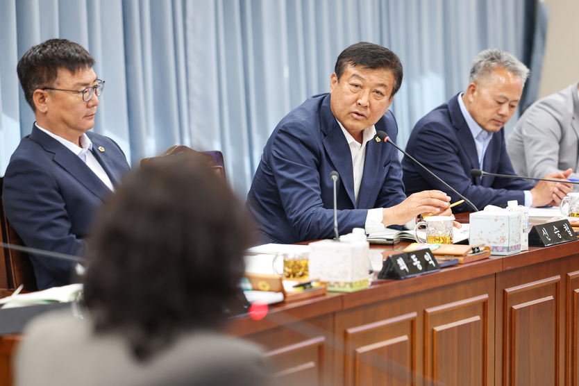 신승철 의원_ 대봉감 농가 위한 양봉 지원사업 확대 필요.ⓒ전남도의회 제공