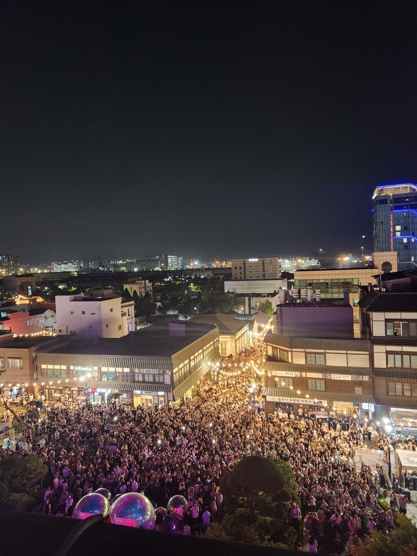 인천개항장 문화지구에서 열려, 약 9만 1천여 명의 관람객을 끌어모으며 성황리에 마무리되고 있다. ⓒ 인천관광공사 제공