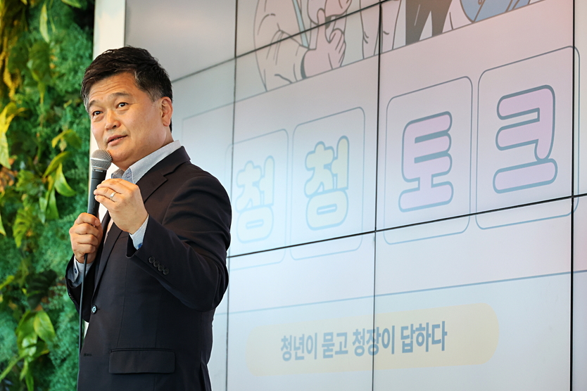 박종효 남동구청장이, ‘청청토크’ 통해 구직 준비 청년들과 소통하고 있다. ⓒ 남동구 제공