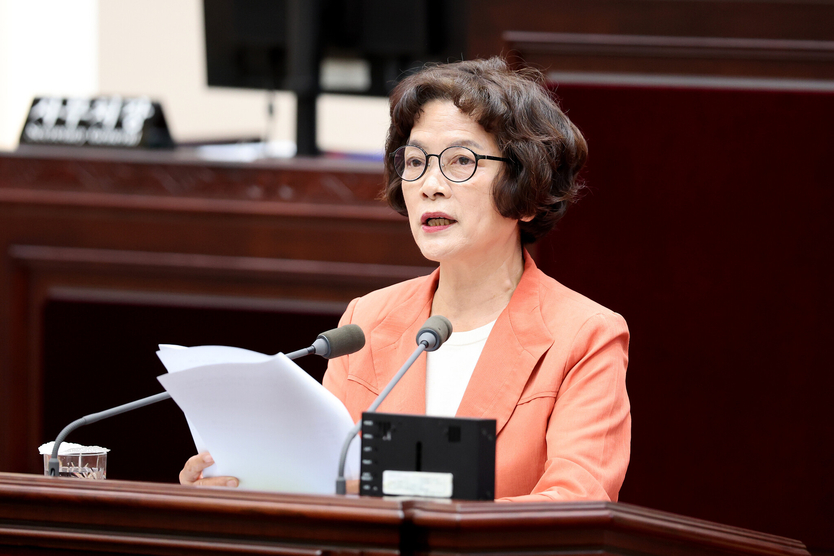 신영희 인천시의원이 제302회 인천시의회 제1차 정례회 본회의에서 시정질문을 하고 있다. ⓒ 인천시의회 제공