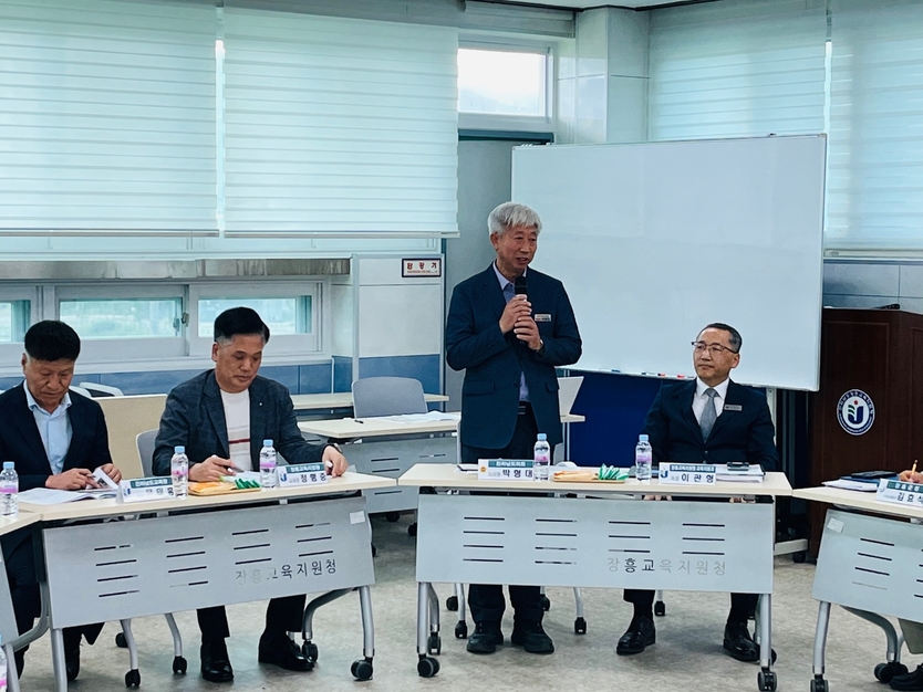박형대 의원(진보당, 장흥1)이 지난 6월 16일 열린 장흥 국외역사문화탐방 간담회에서 인사말을 하고 있다.ⓒ전남도의회 제공