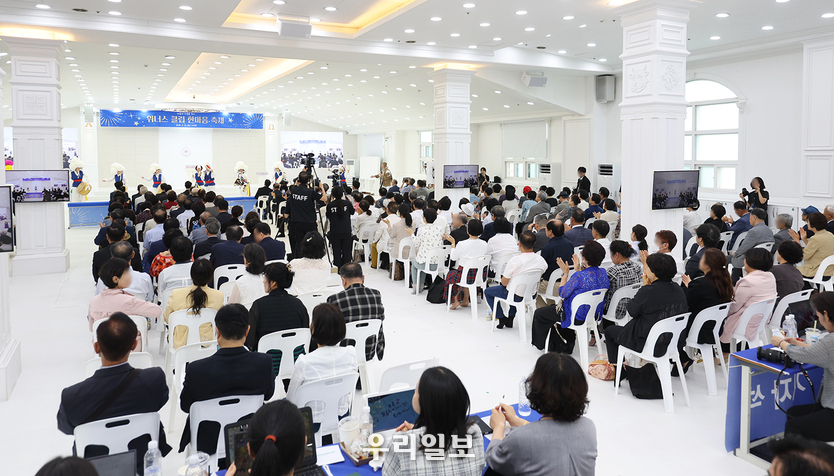 21일 경기도 하남시 신천지 강동교회에서 신천지 요한지파 주최로 위너스클럽 한마음 축제가 열린 가운데, 참석자들이 특별 공연을 보고 있다. (사진=신천지 요한지파)