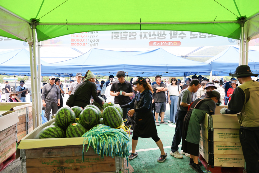 2025년 복분자와 수박축제 수박판매 부스ⓒ고창군청 제공