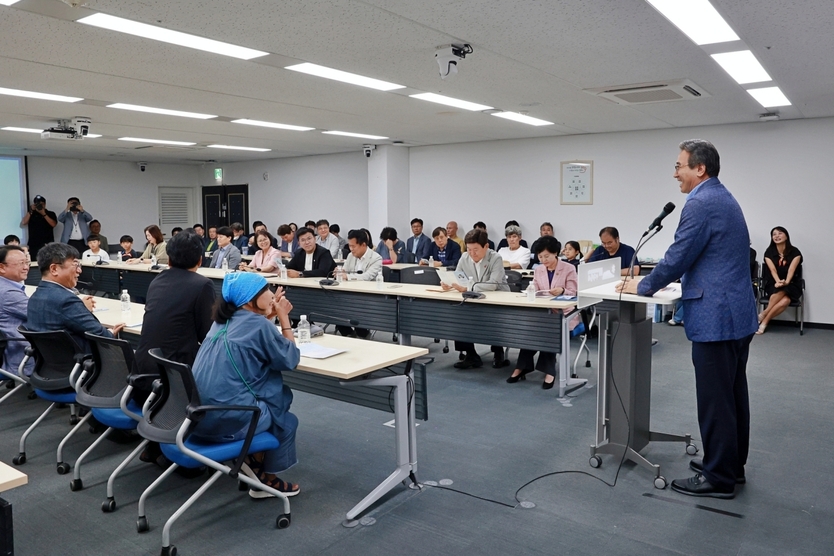  제2회 김재윤문학상 시상식ⓒ서귀포시 제공
