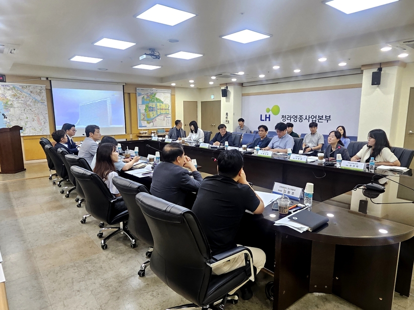 인천시의회 이용창 교육위원장 침체된 루원시티 중심상업 3․4블록 사업추진 방향성제시를 하고 있다. ⓒ 인천시의회 제공
