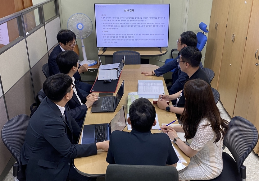 인천시 콘텐츠기획관실이 ‘굿모닝인천’ 등 시정소식지의 품질과 신뢰도를 높이기 위해 ISO 9001(품질경영시스템) 및 ISO 10002(고객만족경영시스템) 동시 인증 준비에 나섰다.