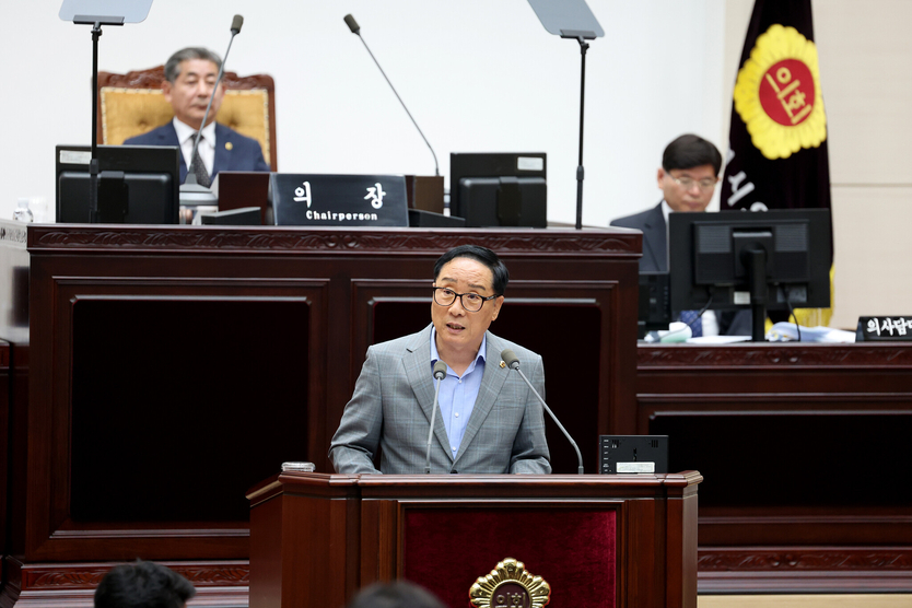 인천시의회 한민수 의원, 생명을 지켜줄 닥터헬기 전용 계류장관련 5분 자유발언을 하고 있다. ⓒ 인천시의회 제공