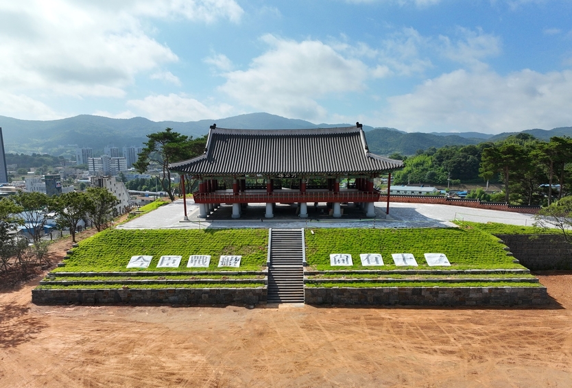오는 10월까지 열선루를 중심으로 한 신흥동산 종합개발사업을 마무리할 계획이다_열선루 중건 사업 현황(2025. 7. 2. 기준)ⓒ보성군청 제공