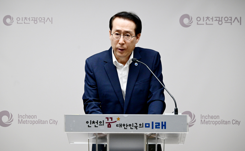 김영신 국제협력국장이 3일 시청 브리핑룸에서 국제협력국 소관 현안과 관련해 기자브리핑을 하고 있다. ⓒ 인천시 제공