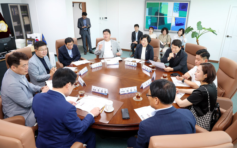 남동구의회 운영위원회가 전남 목포시 일대 비교시찰을 하고 있다. ⓒ 남동구의화 제공