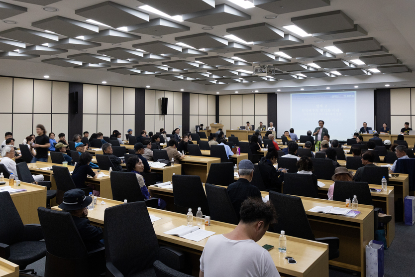 제43회 대한민국연극제 인천_ 연극인 100인 토론회를 개최하고 있다. ⓒ 대한민국연극제 인천지회 제공