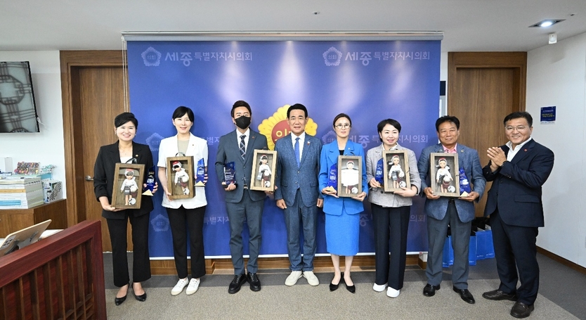 명예도민증 세종시의회 의원 수여ⓒ제주자치도의회 제공